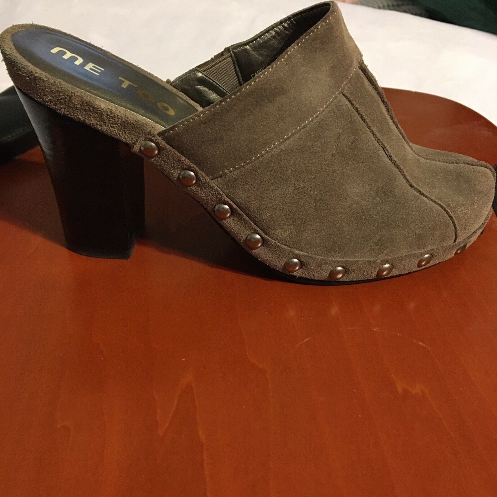 Me Too Gray Suede Clogs Size 7 Padded Nailhead